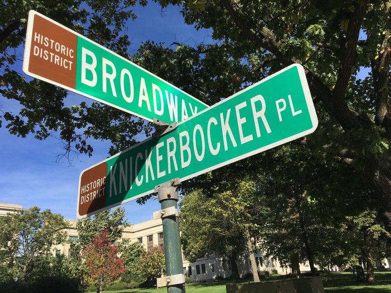 Primary Photo - 3535 Broadway Blvd