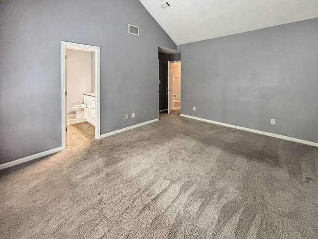 Building Photo - Beautiful and Comfortable Home in Mableton!
