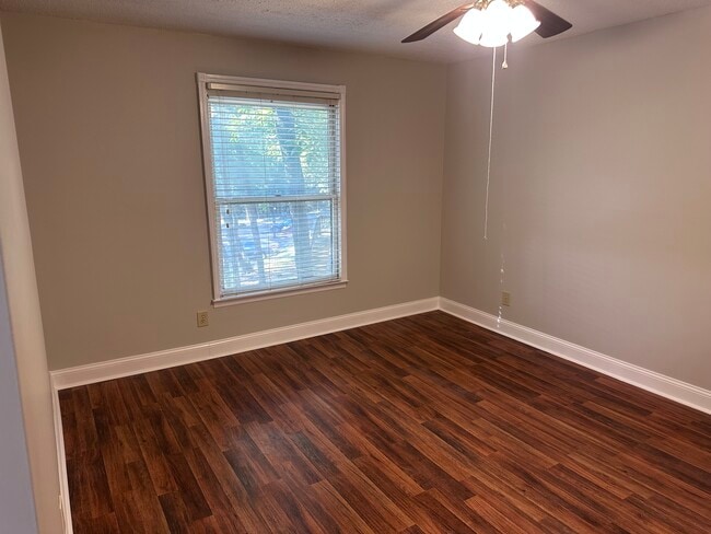 Building Photo - 2041 Greenwood Plz SW