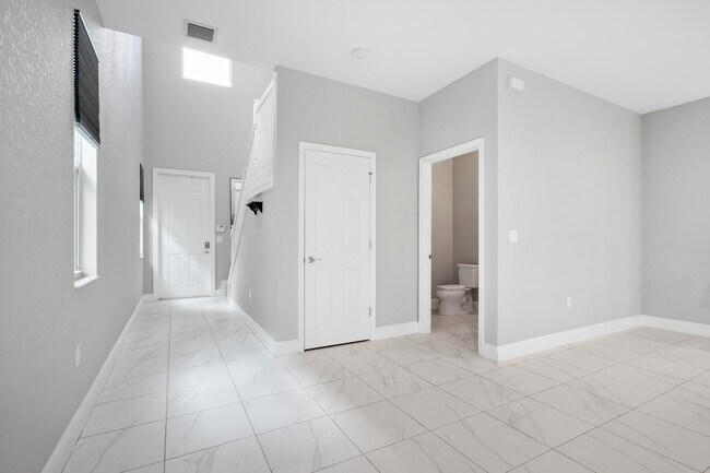 Building Photo - 1597 NW Cataluna Cir