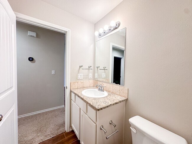 Building Photo - 3/2/2 Home in Windstone!