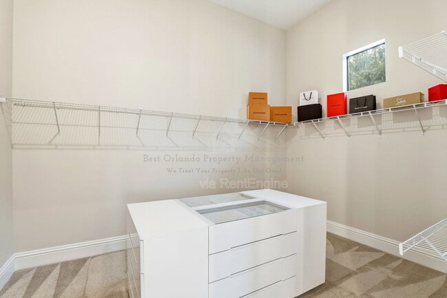 Building Photo - 705 Largovista Dr