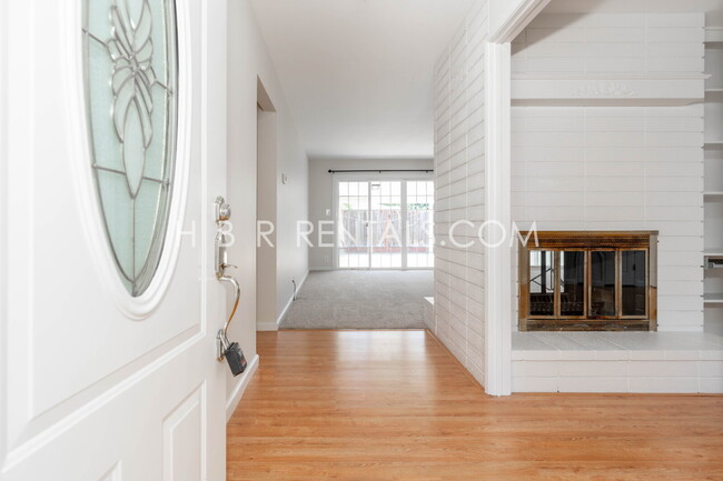 Building Photo - Charming Three Bedroom Single Story Liverm...