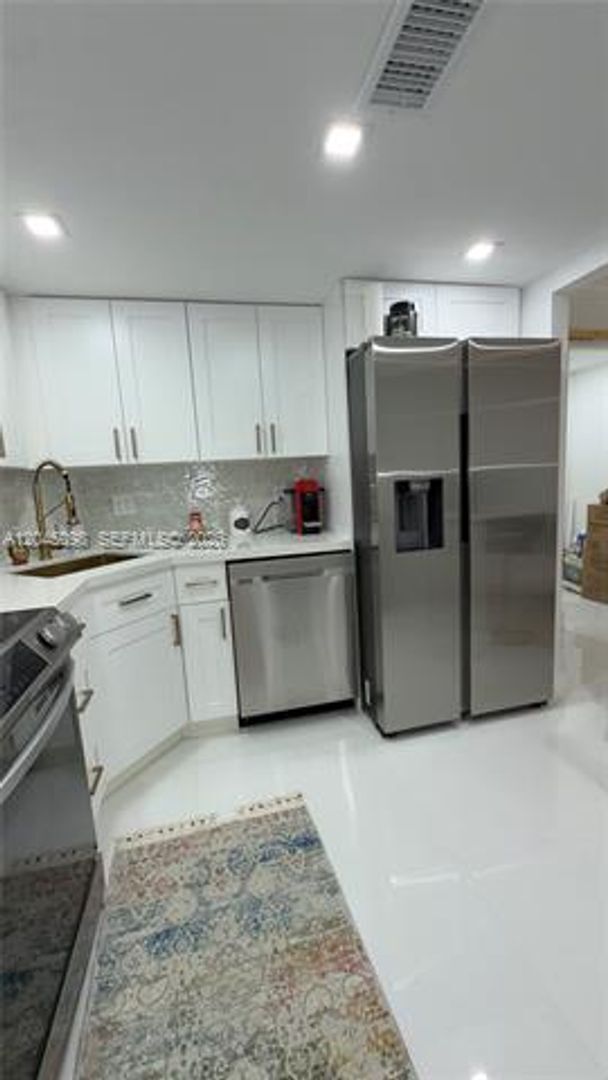 Building Photo - 2333 Brickell Ave