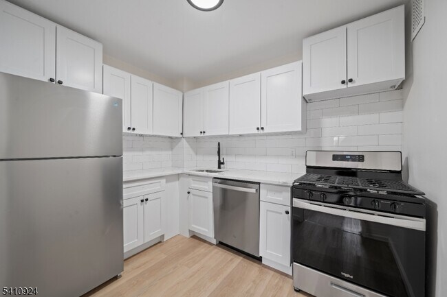 Building Photo - 275 Prospect St