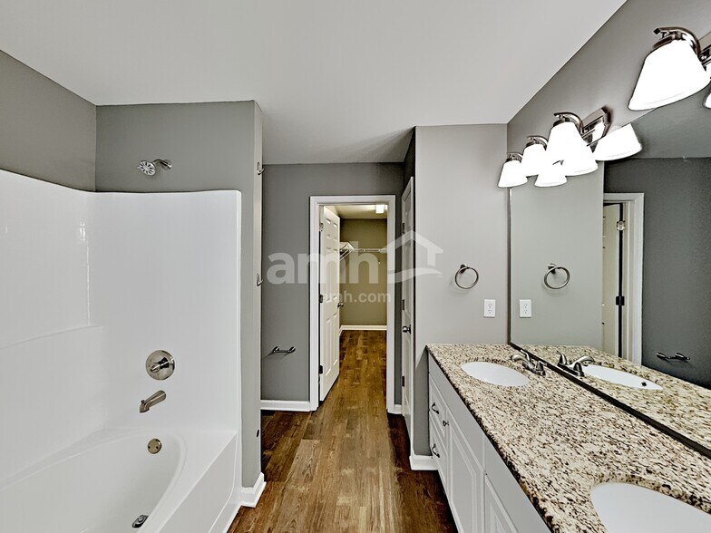 Building Photo - 2412 Newberry Ln