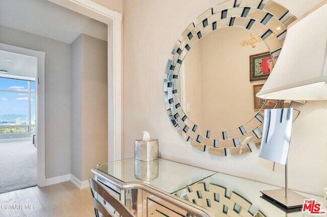 Building Photo - 900 W Olympic Blvd