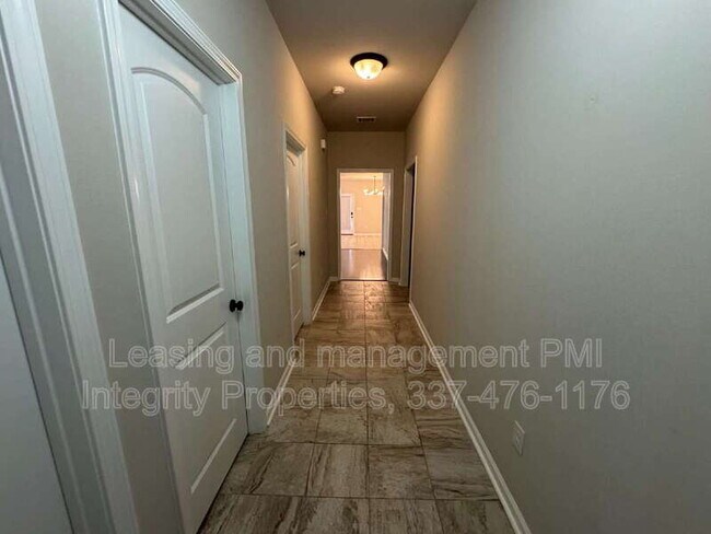 Building Photo - 406 Gray Birch Lp