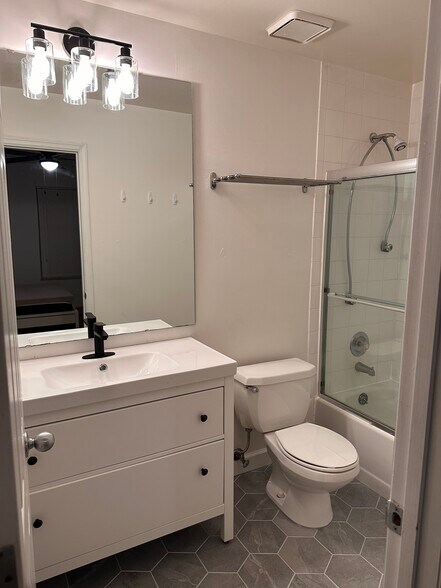 Building Photo - 4109 Westminster Pl