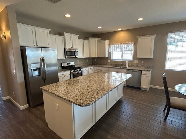 Building Photo - 14825 N 171st Dr