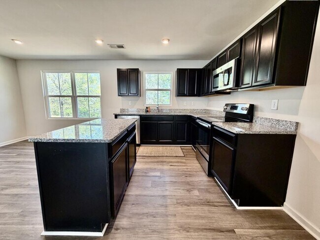 Building Photo - 828 Renee Ave