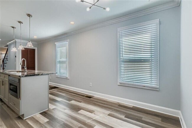 Building Photo - 677 Ira St SW