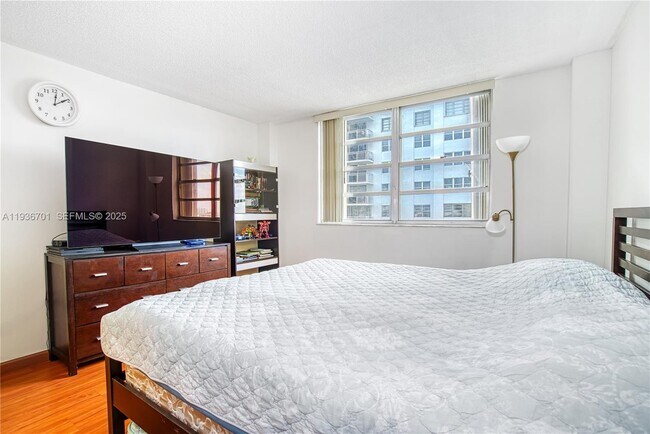 Building Photo - 1833 S Ocean Dr