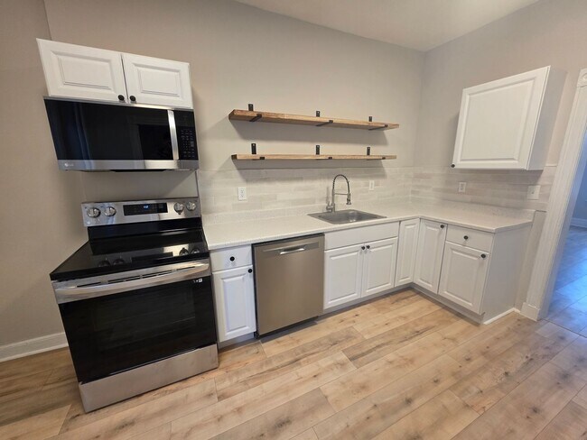 Building Photo - 3 Bedroom Apartment - Kingston, NY