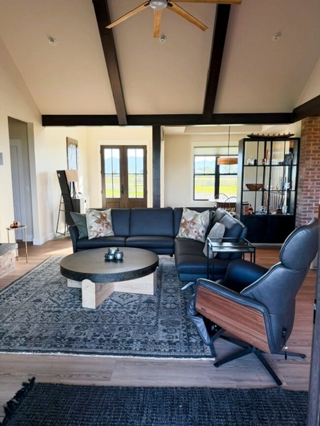 Building Photo - Luxury Modern Farmhouse on 2.5 Fenced Acres