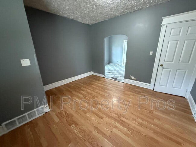 Building Photo - 1415 N 37th St