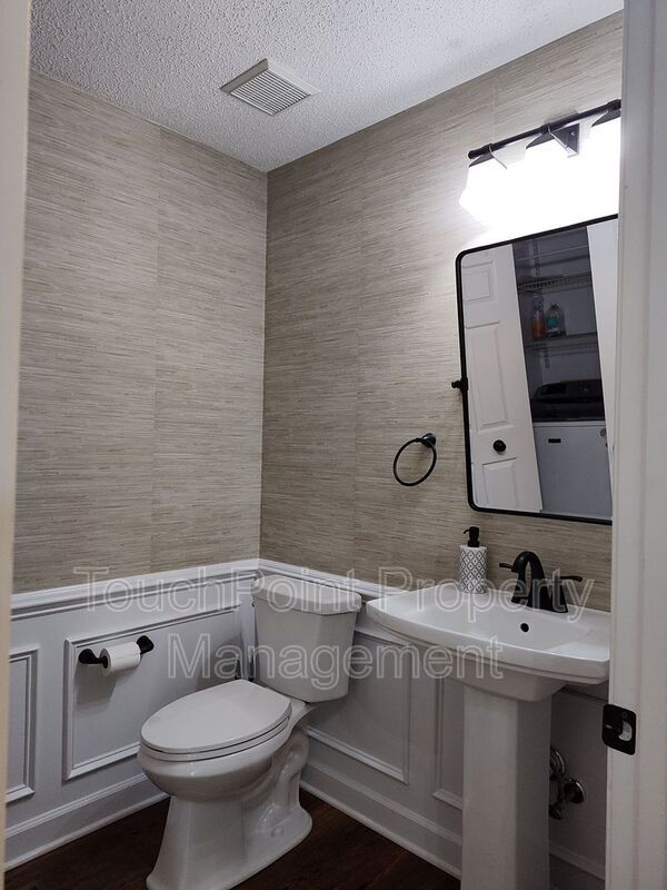 Building Photo - 7235 Kinsmore Ln