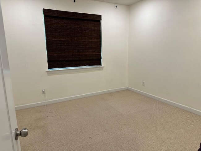 Building Photo - 10110 Paxton Run Rd