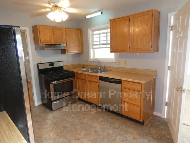 Building Photo - 2623 Van Buren St