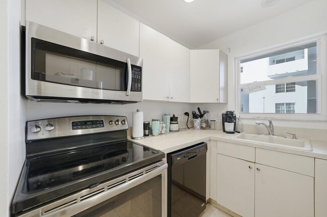 Building Photo - 2860 NE 14th Street Causeway