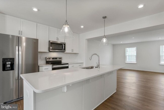 Building Photo - 233 Clifton Mnr