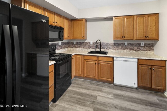 Building Photo - 3 Terry Ct