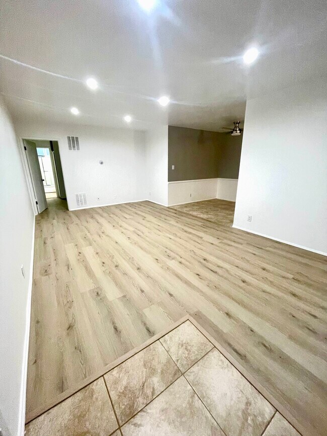 Living Space Angle 2 - 2030 S Preuss Rd