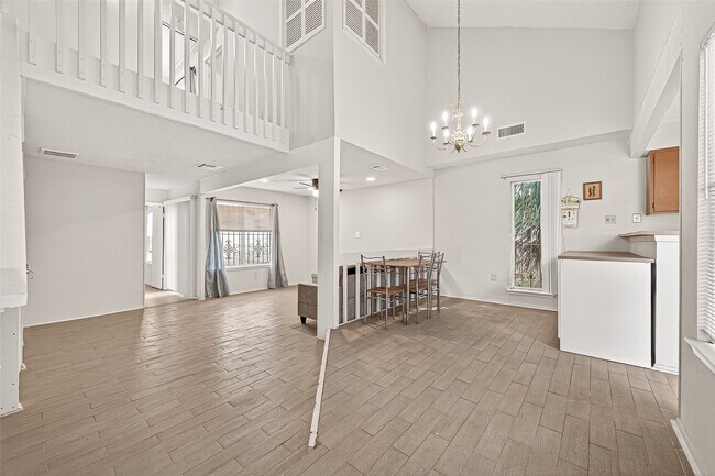 Building Photo - 13040 Greenway Chase Ct