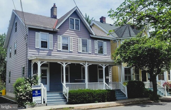 Building Photo - 10 Charlton St