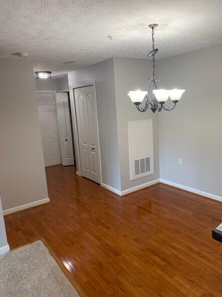 Building Photo - 8941 Town Center Cir