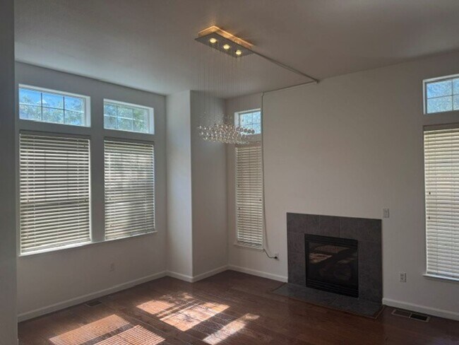 Building Photo - 3530 Brassie Dr
