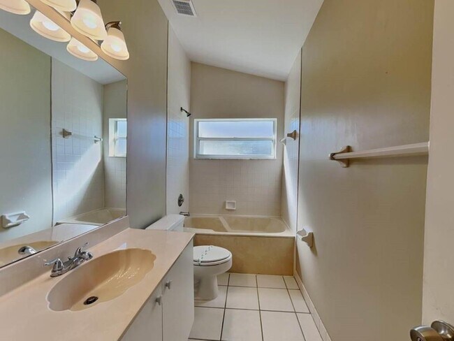 Building Photo - 13048 Meadowbreeze Dr