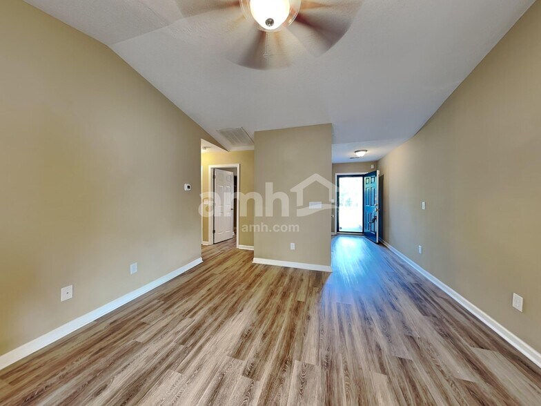 Building Photo - 208 Winding Willow Trl