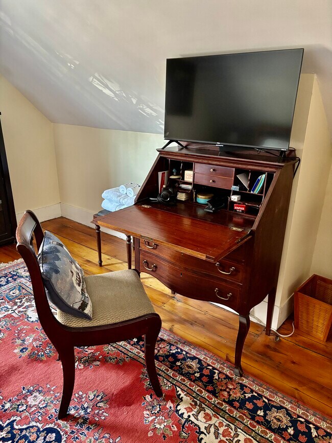 Building Photo - 272 Danforth St