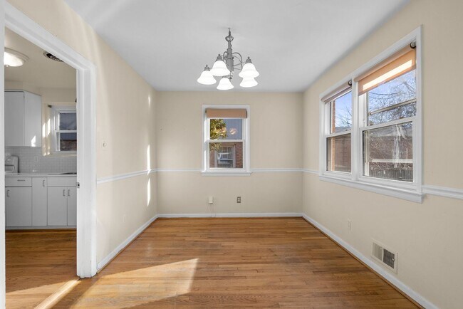 Building Photo - 4 Bedroom 3.5 Bathroom - Van Ness/Tenleytown Semi Detached Home - Attached 1 Car Garage