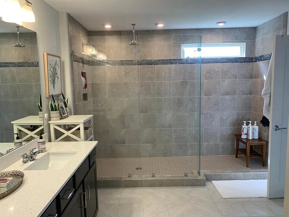 Building Photo - 17035 Soho Dr