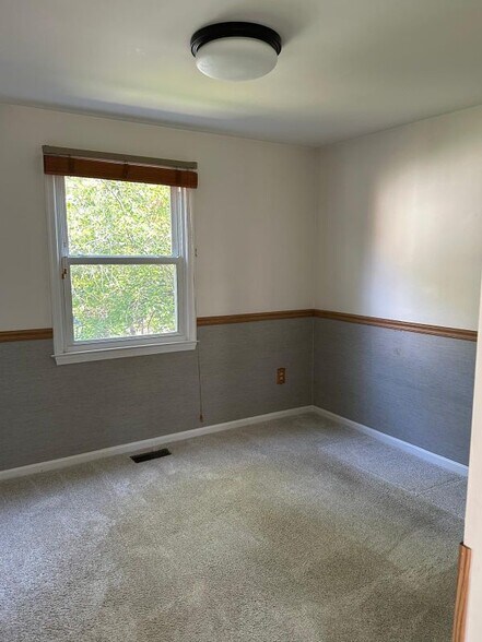 Building Photo - 9012 Piney Grove Dr