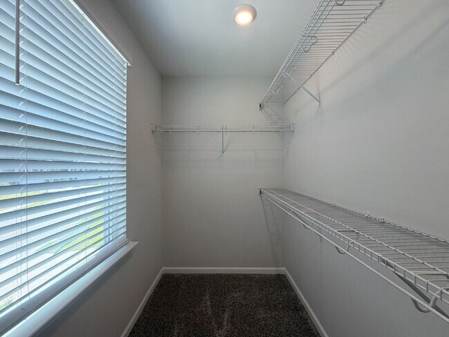 Building Photo - Three Bedroom Home in Millstone Landing!
