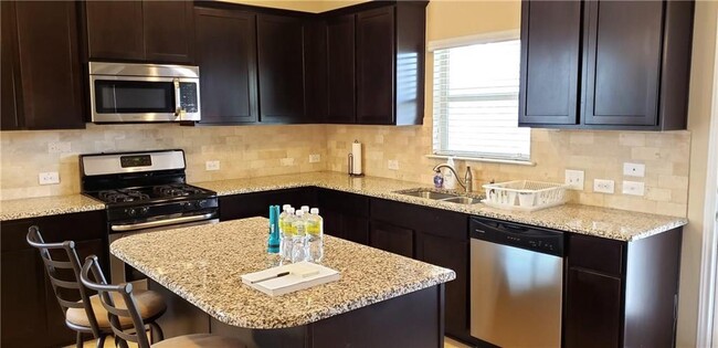 Building Photo - 16405 Pienza Dr