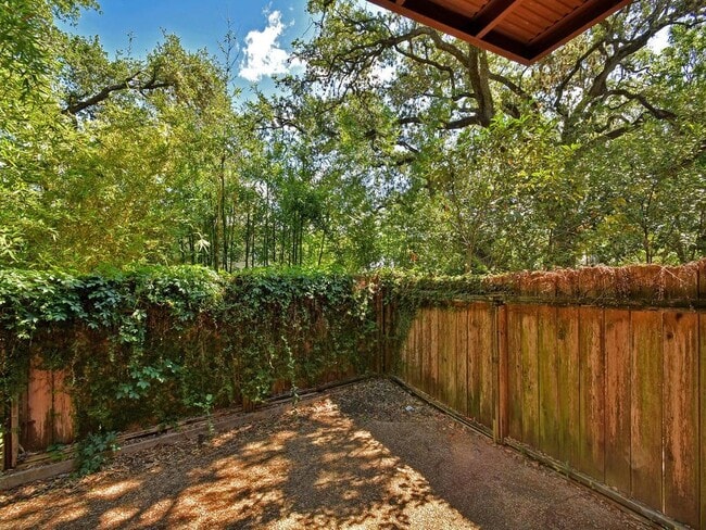 Building Photo - 206 Park Ln