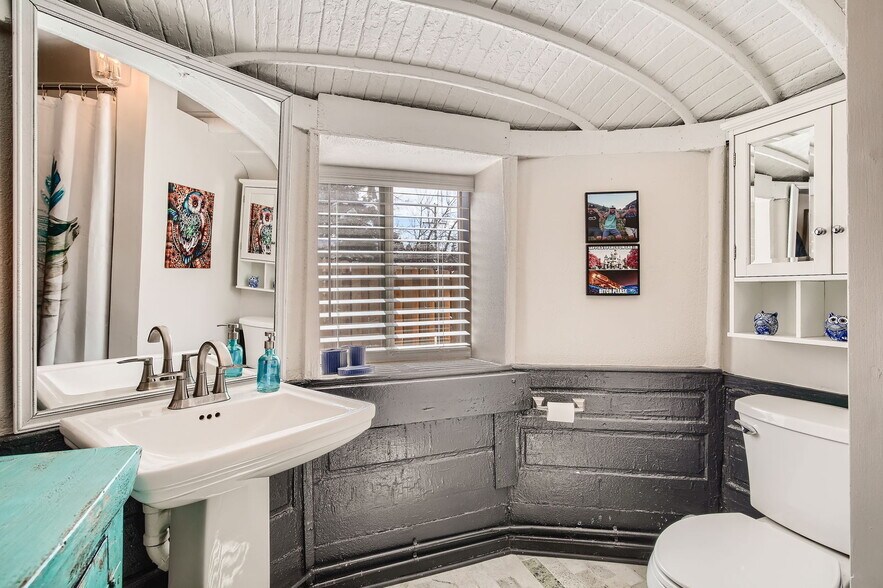 Building Photo - 835 Urban St