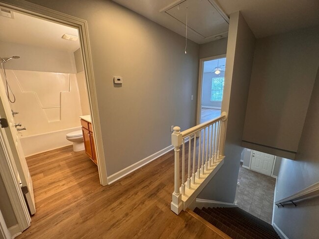 Building Photo - 2BR 2.5BA Townhome with Screened Porch