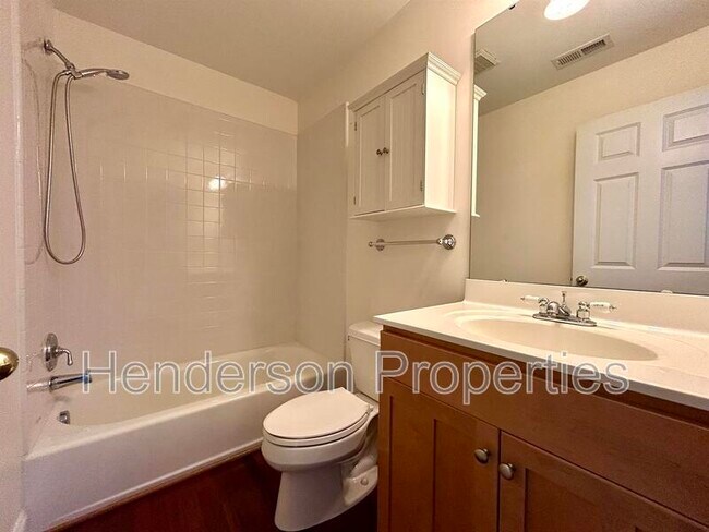 Building Photo - 2229 Chesterfield Ave