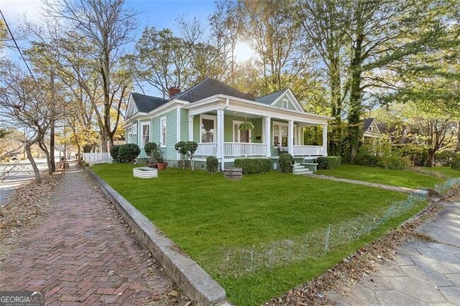 Building Photo - 1092 Oak St SW