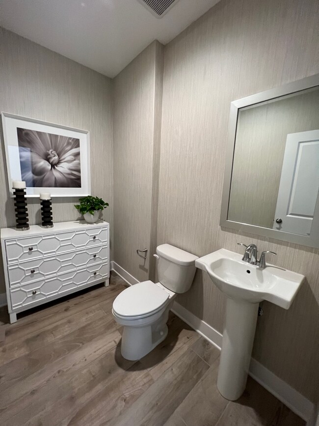Building Photo - 809 Cosmos Dr