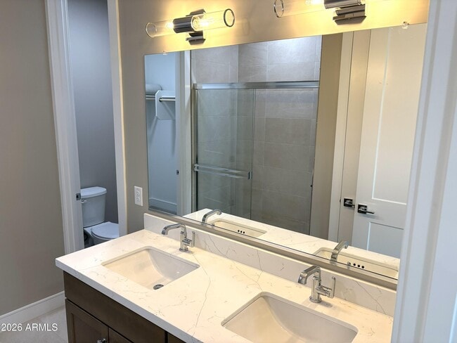 Building Photo - 1011 E Pasadena Ave