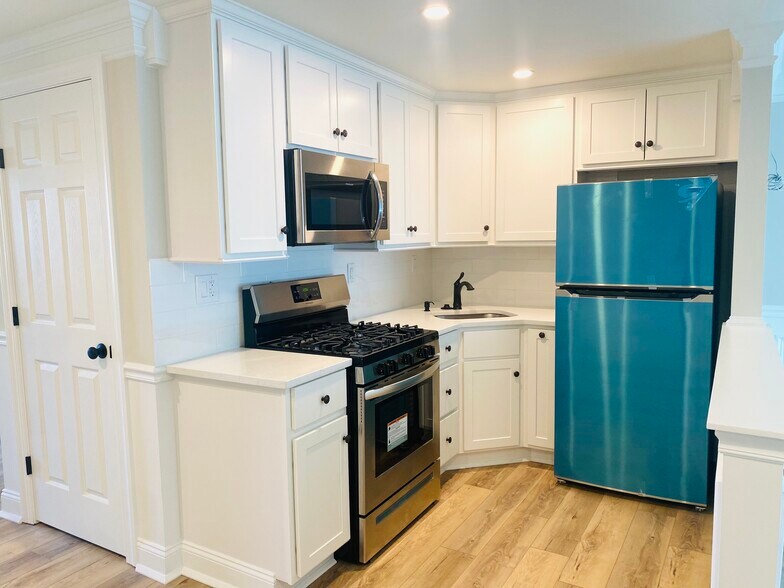 Kitchen - 1517 Curtin St