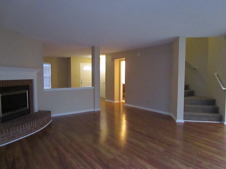 Building Photo - 711 Thornwood Ct