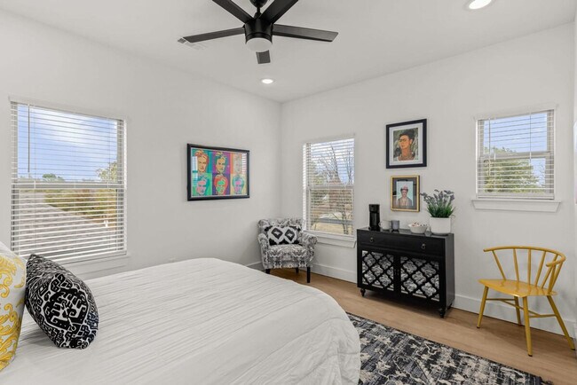 Building Photo - 2612 SW Livingston Square