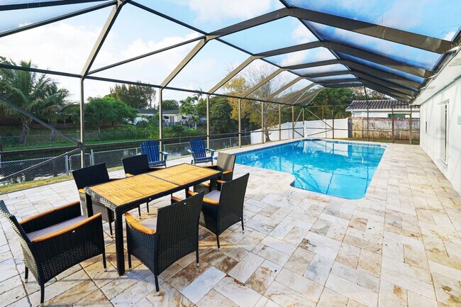 Building Photo - 651 NW 42nd Ave